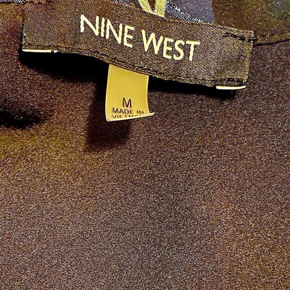 Nine West Sleeveless Blouse. Size Medium. - Picture 4 of 4